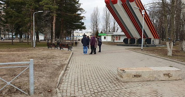 В отремонтированном меньше года назад парке 30-летия Победы переделают дорожки