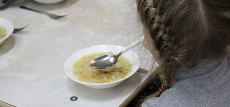 В ярославской школе ученикам на обед дали еду не из меню