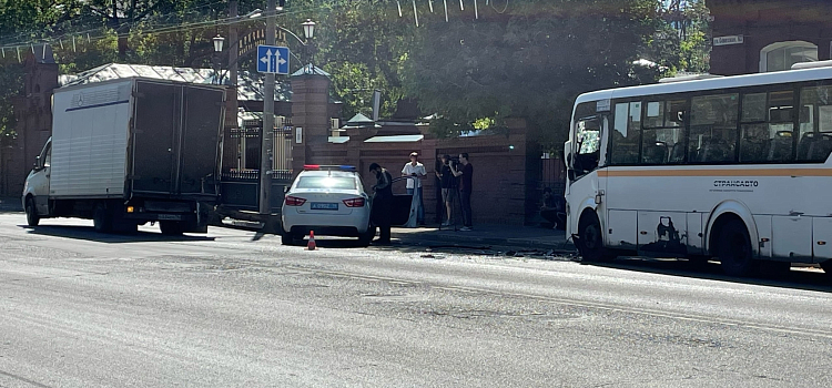 Полиция объявила о третьем пострадавшем в аварии с автобусом в Ярославле_217860