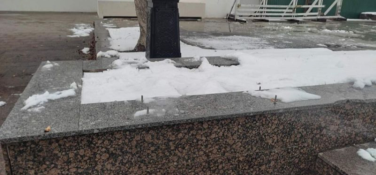 У речного вокзала в Ярославле вновь пропала скульптура утиного семейства
