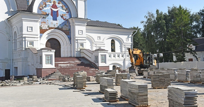 В Ярославле нашли подрядчика, который отремонтирует плитку у Успенского собора
