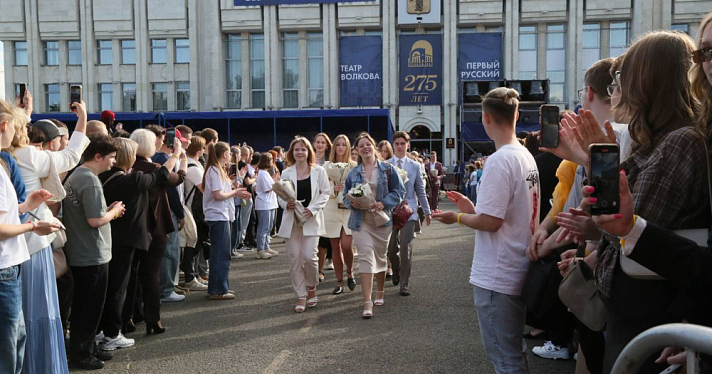 В Ярославле провели общегородской выпускной на свежем воздухе