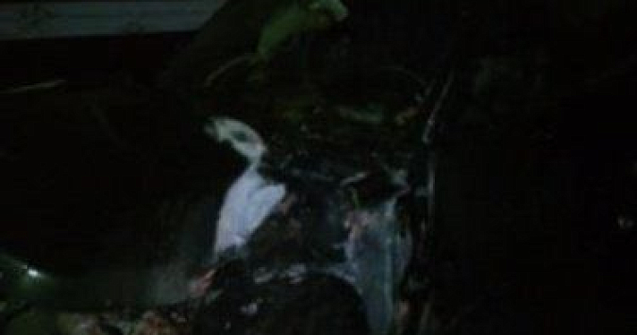 Ночью в Ярославле огонь повредил автомобиль Range Rover 