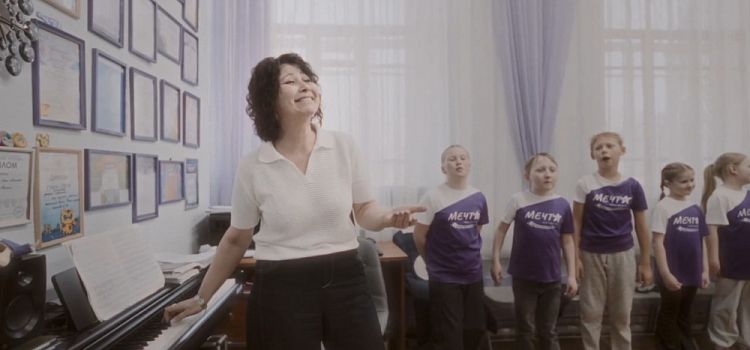 В Ярославской области представили новый выпуск проекта «Длиннее жизни» о педагоге Елене Денисовой