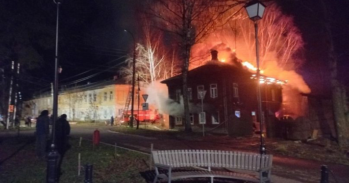 В Тутаеве при пожаре в деревянном доме погиб слепой инвалид