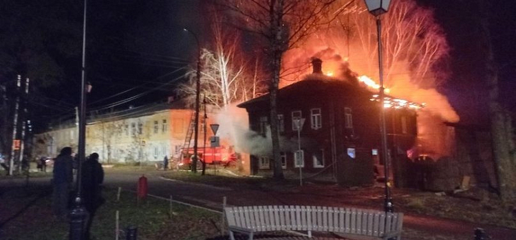 В Тутаеве при пожаре в деревянном доме погиб слепой инвалид
