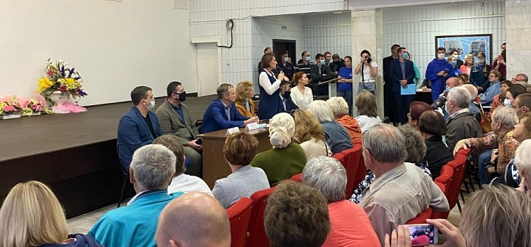 Жители дома на Батова в Ярославле, где произошел взрыв, смогу вернуться за вещами в квартиры