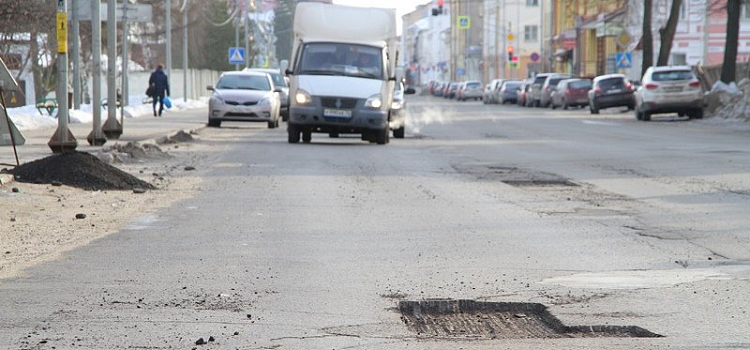 В Рыбинске начался ямочный ремонт дорог