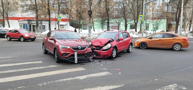 Три аварии в Ярославле привели к утренним пробкам