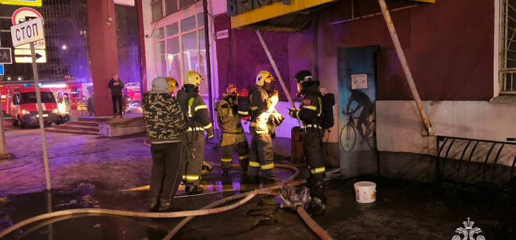 В Ярославле из-за пожара в магазине велосипедов эвакуировали гостиницу