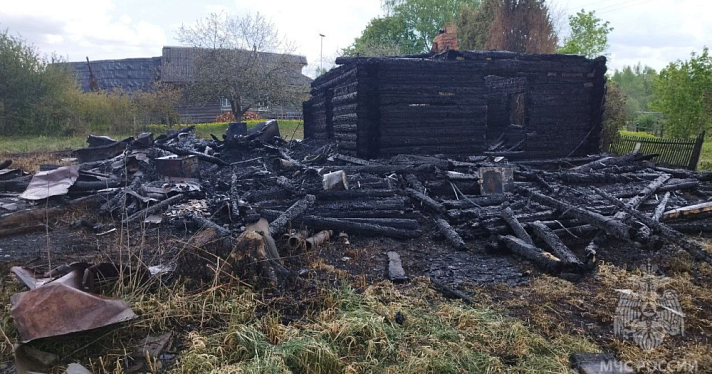 В деревне Ярославской области при пожаре пострадал пожилой мужчина