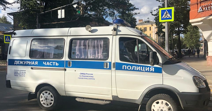 «Достал из кармана кухонный нож»: суд рассмотрит уголовное дело об угрозе полицейскому в Ярославле