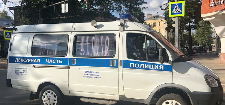 «Достал из кармана кухонный нож»: суд рассмотрит уголовное дело об угрозе полицейскому в Ярославле