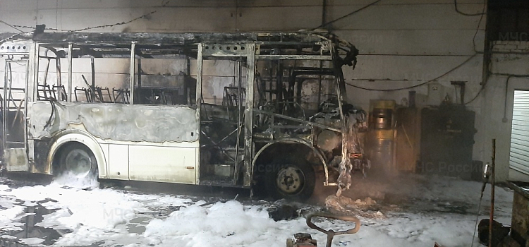 В Ярославле сгорел автобус компании «Автомиг»