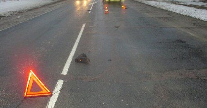 В Некрасовском районе 20-летний пешеход погиб под колесами грузовика 