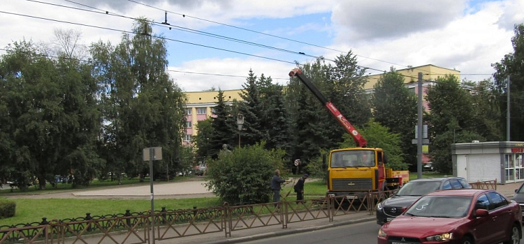 Градозащитники бьют тревогу из-за демонтажа чугунной ограды в центре Ярославля