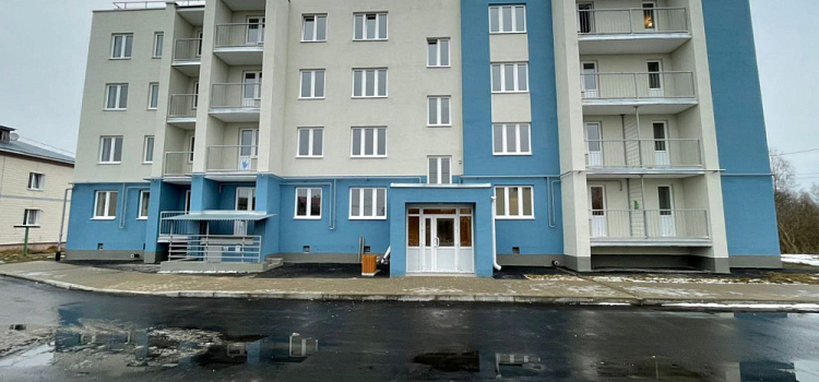 Скоро новоселье: в посёлке Каменники под Рыбинском наконец-то сдали дом, строительство которого контролировала прокуратура