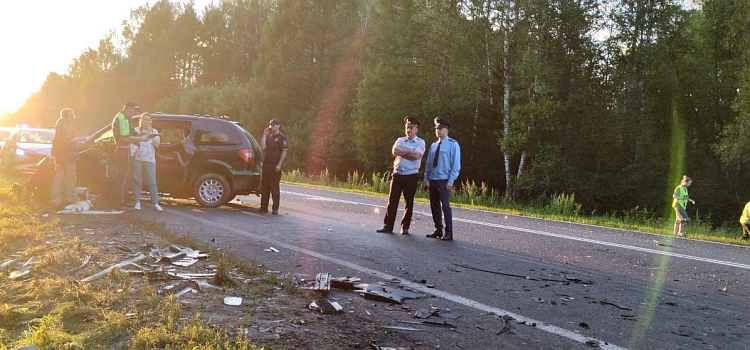 Пострадали двое девятилетних мальчиков: в полиции уточнили данные по ДТП в Рыбинском районе_247690