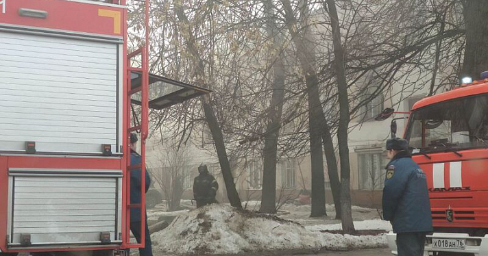 Горят постоянно, задыхаемся: ярославцам рассказали, когда снесут дом на проспекте Октября