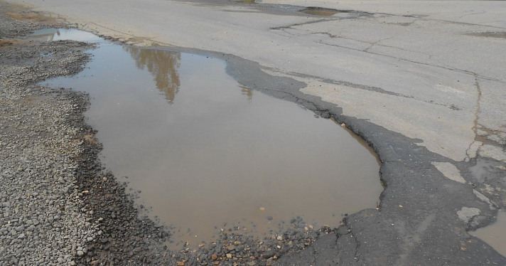Прокуратура потребовала отремонтировать разбитые дороги в поселке Творогово_159898