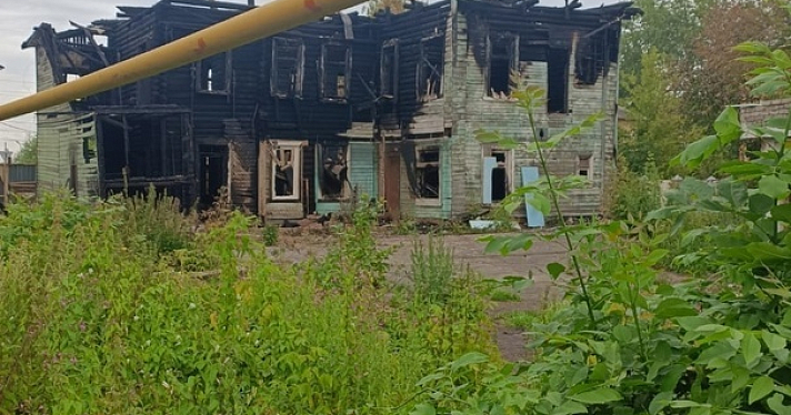 В Ярославской области сгорел памятник деревянного зодчества_246349