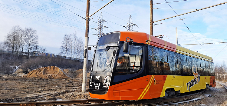 В Ярославле трамваи временное разворотное кольцо проходят на автономном ходу_308383