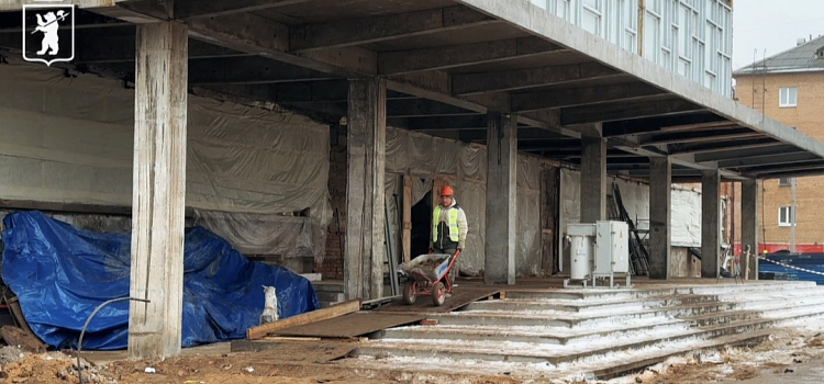 Трудность за трудностью: ярославцам рассказали, почему затянулся ремонт «Лазурного»_308651