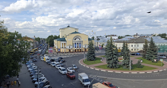 Тройное ДТП привело к образованию огромной пробки в центре Ярославля