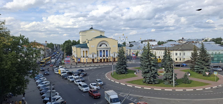 Тройное ДТП привело к образованию огромной пробки в центре Ярославля