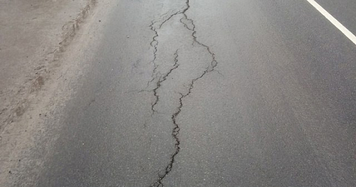 В Ярославской области отремонтированная полтора года назад дорога покрылась трещинами