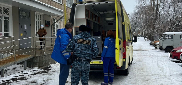 Прибыли крайне вовремя: в Ярославле судебные приставы спасли мужчину и предотвратили крупную коммунальную аварию