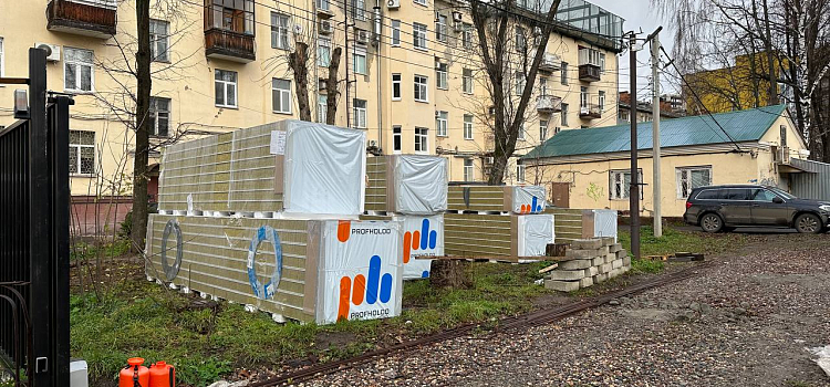 В Ярославле начали возводить новую пристройку к дому на улице Победы_225309