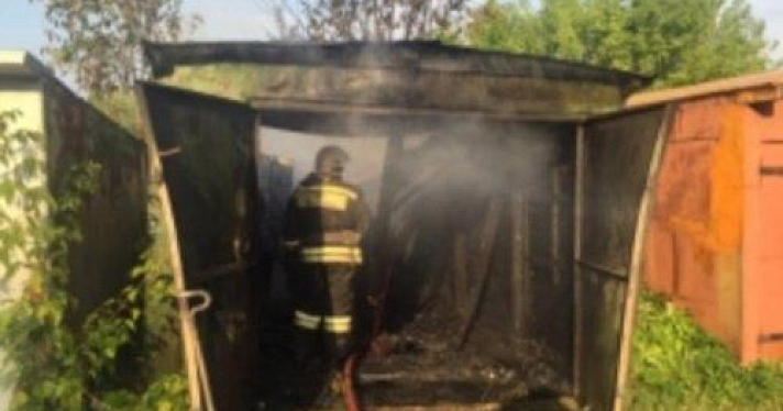 В Рыбинске огонь повредил частный гараж 