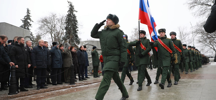 Губернатор вручил государственные награды участникам СВО_228247