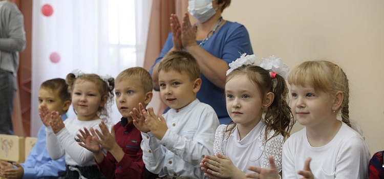 Родителям можно? Как будут проводиться детские утренники в Ярославле