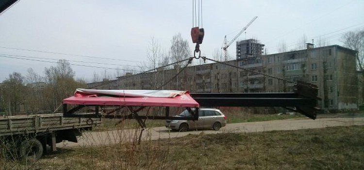 В Ярославле демонтированы очередные рекламные конструкции 