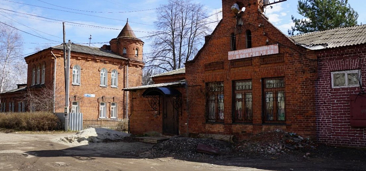 Конюшенный двор начала XX века в Норском признали памятником архитектуры_277168