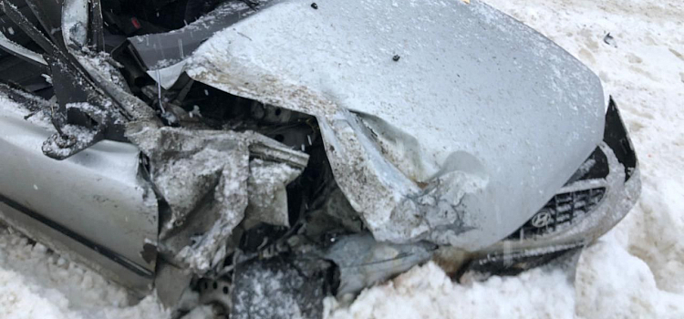В Ярославской области произошли два массовых ДТП: пострадала женщина_229425