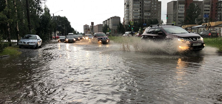 Видео дня. Ярославль ушел под воду после ливня_164845