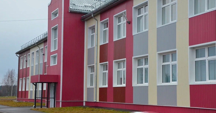 «До этого обучались в деревянном здании»: в Ярославской области открылась новая школа