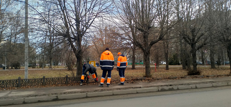 В Ярославле выдернули чугунный забор на улице Победы
