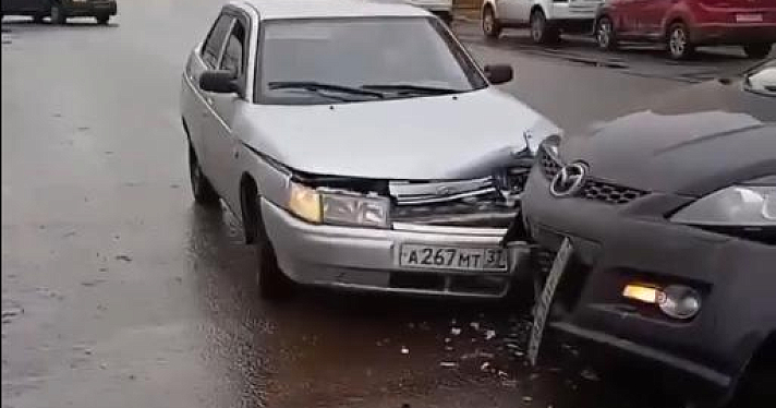 Идет розыск: в Ярославле неадекватный водитель устроил ДТП и скрылся с места происшествия