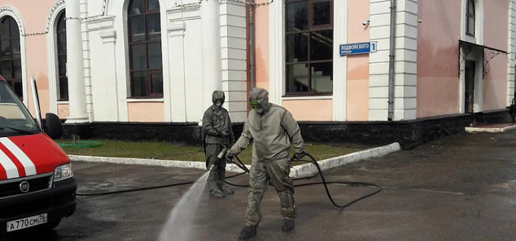 Сотрудники МЧС провели дезинфекцию на Московском вокзале