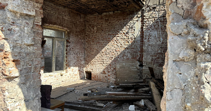Руины реконструкции: в центре Ярославля памятник XVIII века лишился стен_251815