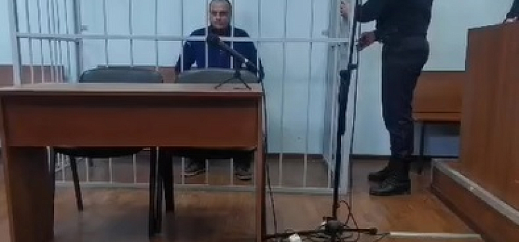 В Дзержинском районе Ярославля девушка таблетками отбилась от напавшего в подъезде грабителя