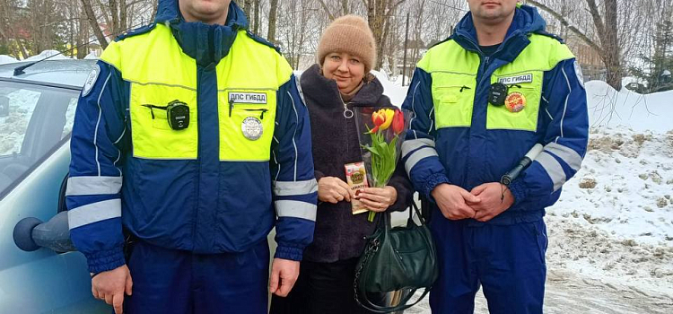 В Ярославле сотрудники Госавтоинспекции массово останавливали женщин-водителей_312592