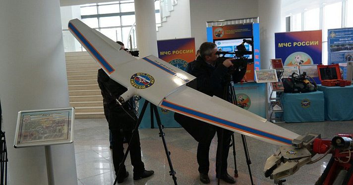 Участникам Госсовета РФ представили выставку дорожной техники_55990