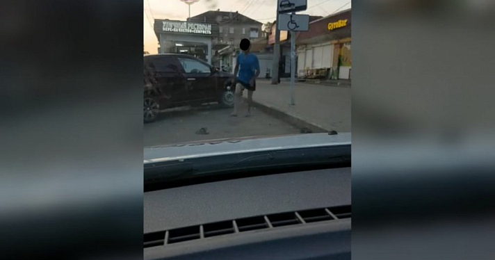 Попал под раздачу: в Ярославле напали на таксиста