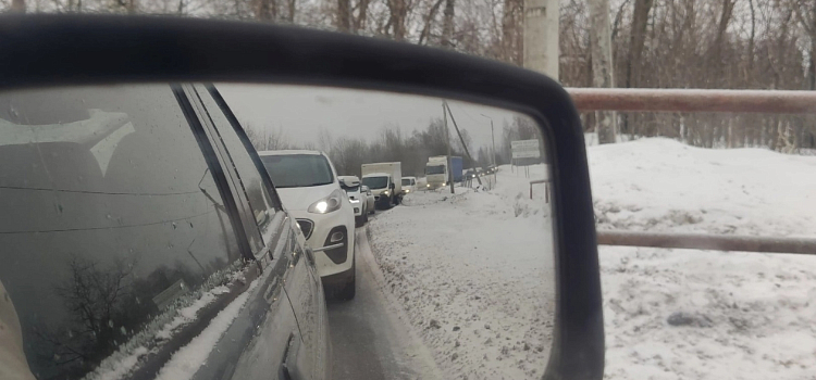 В Рыбинске у автобуса во время движения отвалилось колесо_234991