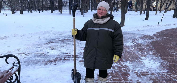 «Встаю на работу в четыре утра»: один день из жизни дворника из Ярославля_171544